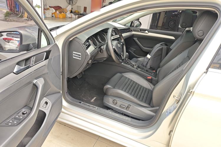 Used Volkswagen Magotan 2017 330TSI DSG Leading Model Driver Seat