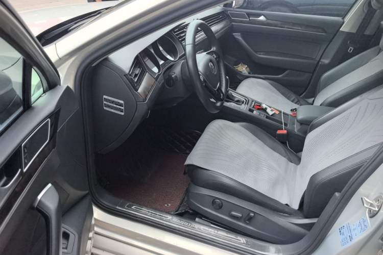 Used Volkswagen Magotan 2017 330TSI DSG Luxury Model Driver Seat