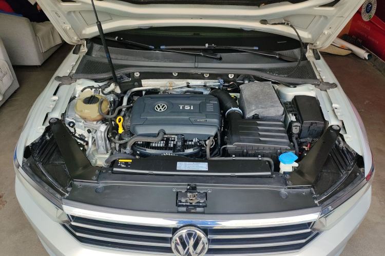 Used Volkswagen Magotan 2017 330TSI DSG Luxury Model Engine Bay