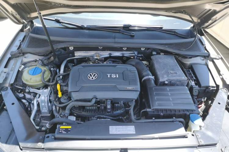 Used Volkswagen Magotan 2017 330TSI DSG Leading Model Engine Bay