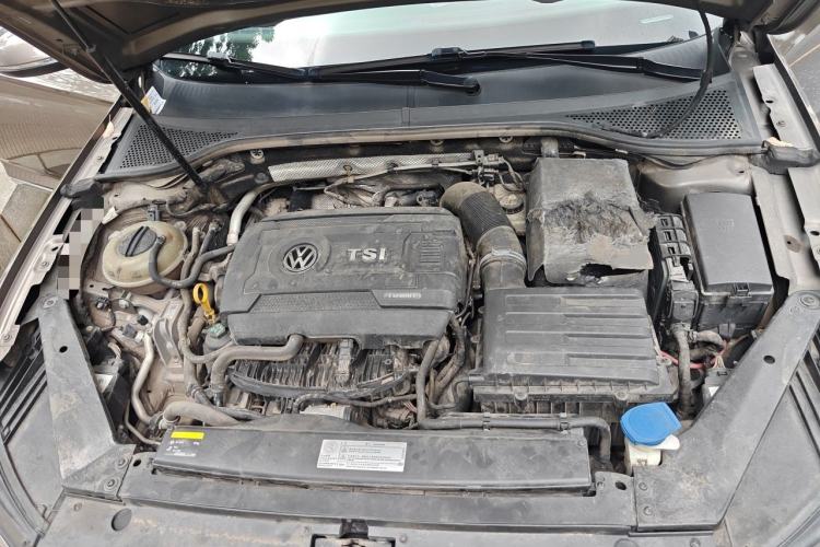 Used Volkswagen Magotan 2017 330TSI DSG Luxury Model Engine Bay