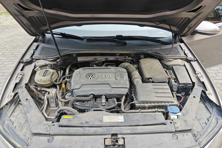 Used Volkswagen Magotan 2017 330TSI DSG Leading Model Engine Bay