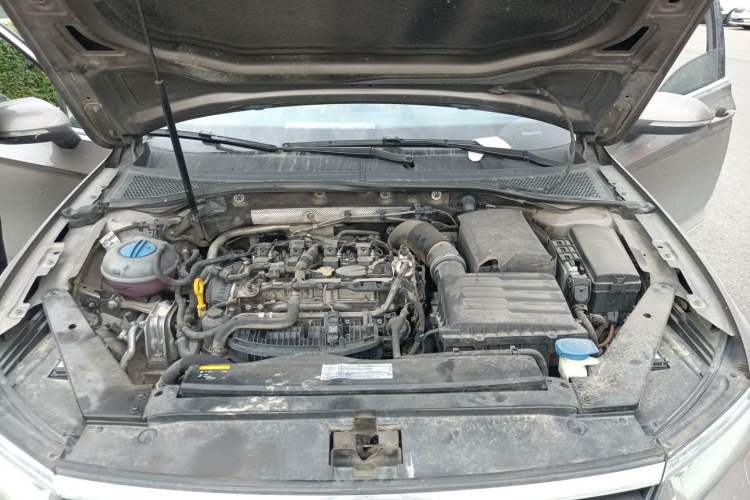 Used Volkswagen Magotan 2017 330TSI DSG Luxury Model Engine Bay