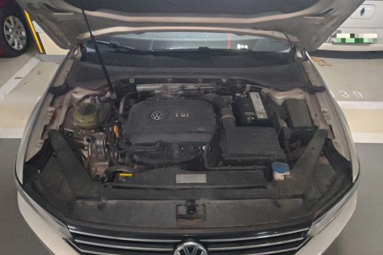 Used Volkswagen Magotan 2017 330TSI DSG Leading Model Engine Bay