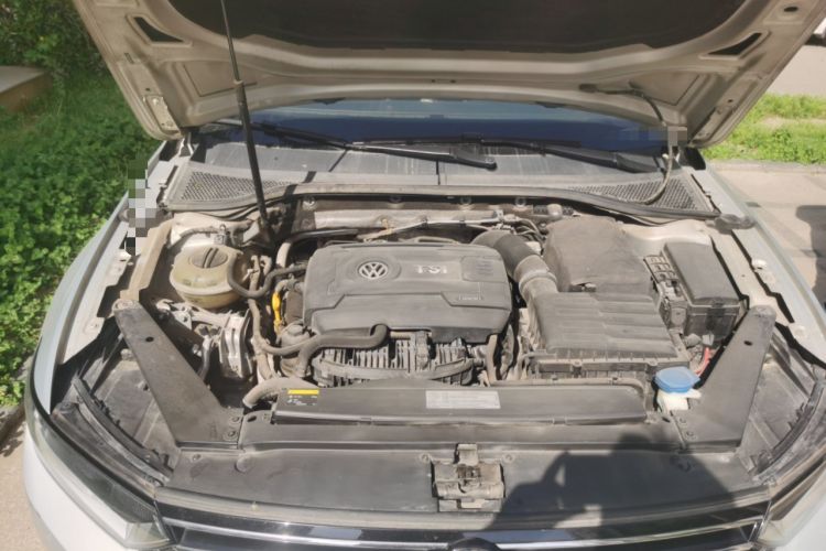 Used Volkswagen Magotan 2017 330TSI DSG Leading Model Engine Bay