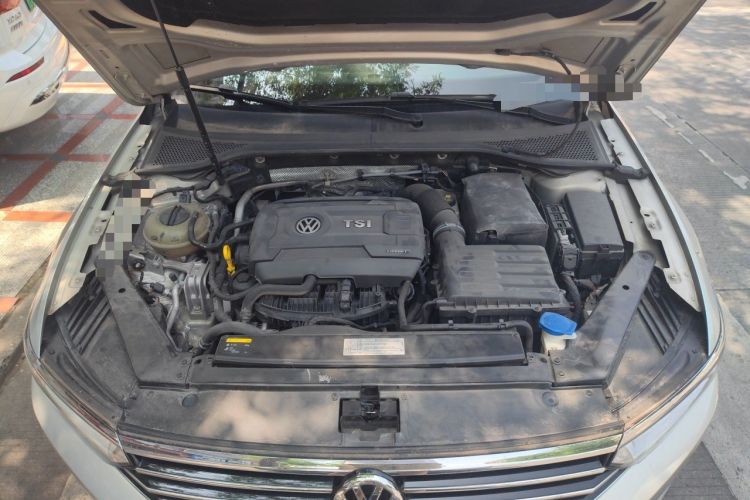 Used Volkswagen Magotan 2017 330TSI DSG Luxury Model Engine Bay