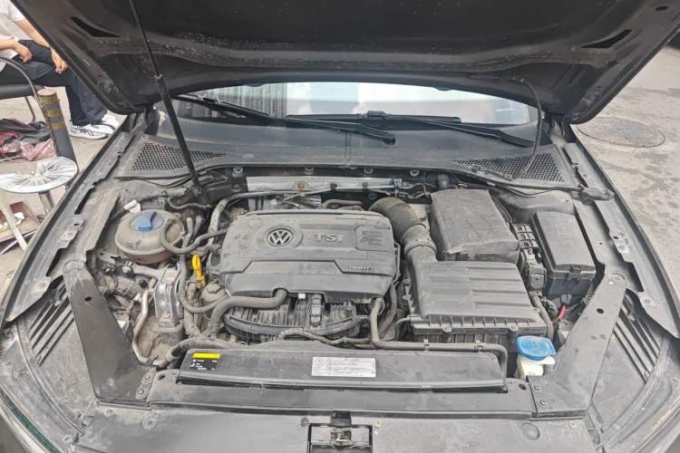 Used Volkswagen Magotan 2017 330TSI DSG Luxury Model Engine Bay