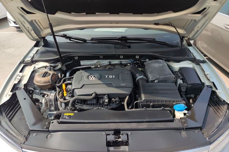 Used Volkswagen Magotan 2017 330TSI DSG Luxury Model Engine Bay