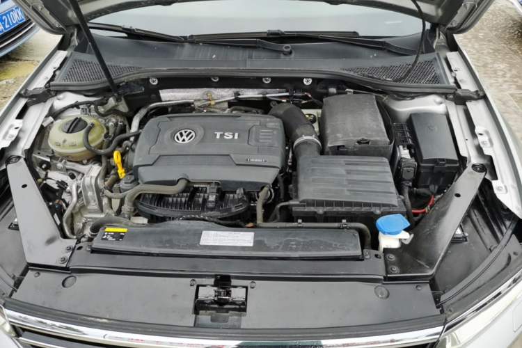 Used Volkswagen Magotan 2017 330TSI DSG Luxury Model Engine Bay