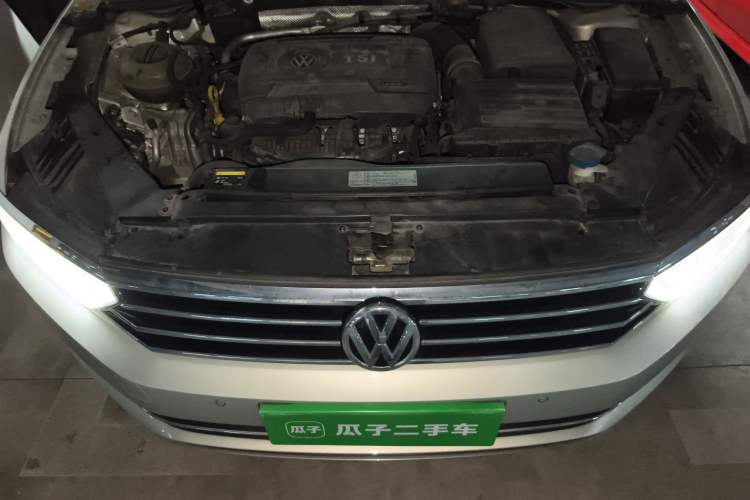 Used Volkswagen Magotan 2017 330TSI DSG Luxury Model Engine Bay