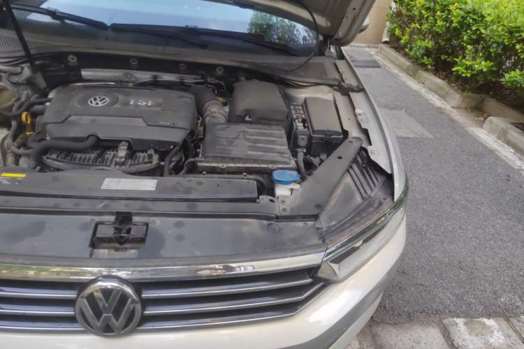 Used Volkswagen Magotan 2017 330TSI DSG Luxury Model Engine Bay Left