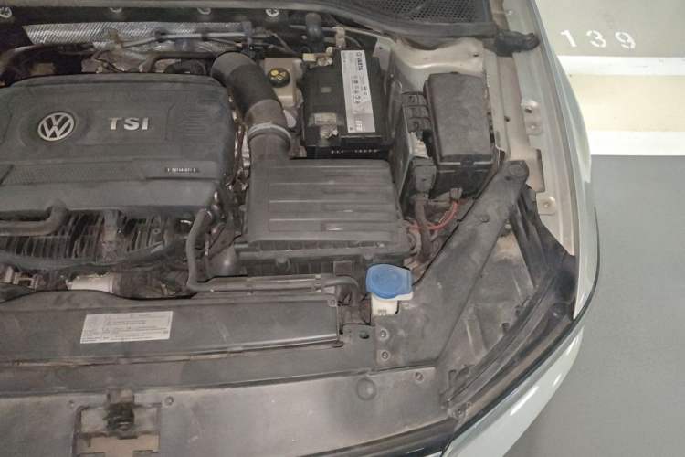 Used Volkswagen Magotan 2017 330TSI DSG Leading Model Engine Bay Left