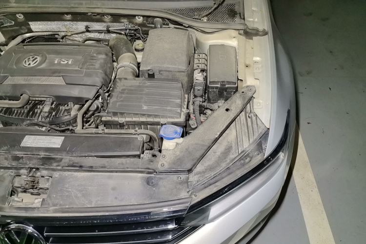 Used Volkswagen Magotan 2017 330TSI DSG Luxury Model Engine Bay Left