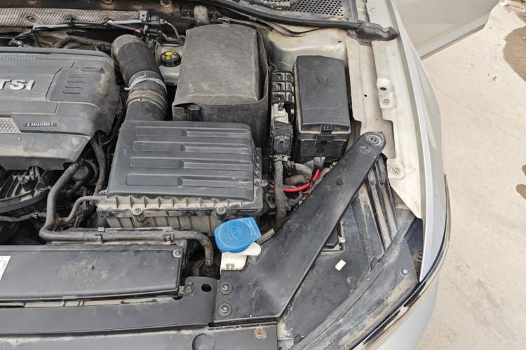 Used Volkswagen Magotan 2017 330TSI DSG Leading Model Engine Bay Left