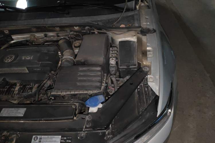 Used Volkswagen Magotan 2017 330TSI DSG Luxury Model Engine Bay Left