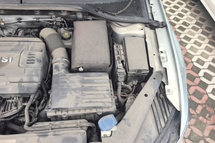 Used Volkswagen Magotan 2017 330TSI DSG Luxury Model Engine Bay Left