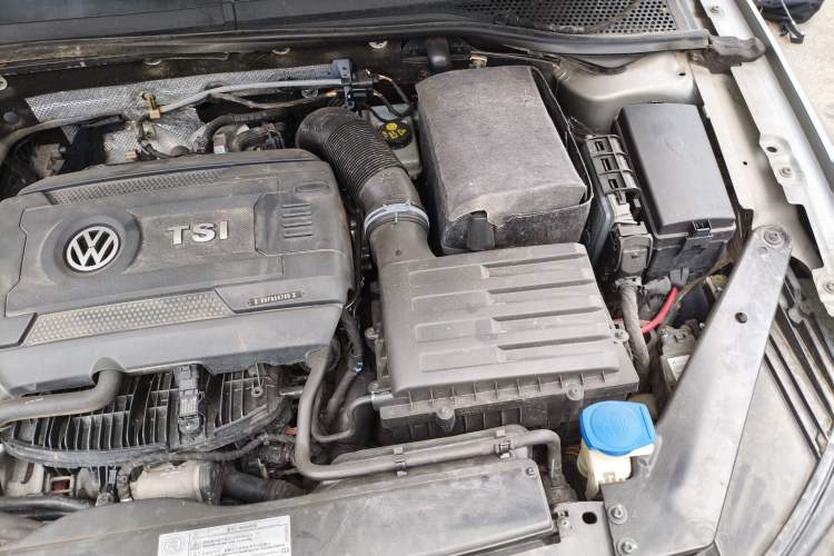 Used Volkswagen Magotan 2017 330TSI DSG Luxury Model Engine Bay Left