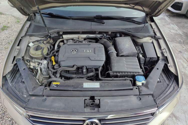 Used Volkswagen Magotan 2017 330TSI DSG Luxury Model Engine Bay