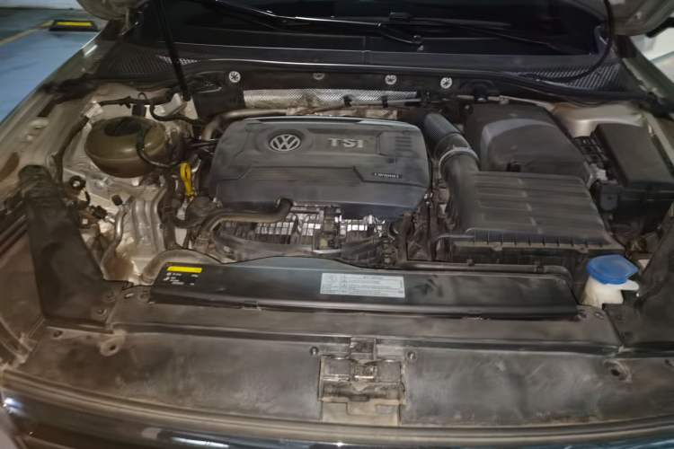 Used Volkswagen Magotan 2017 330TSI DSG Luxury Model Engine Bay