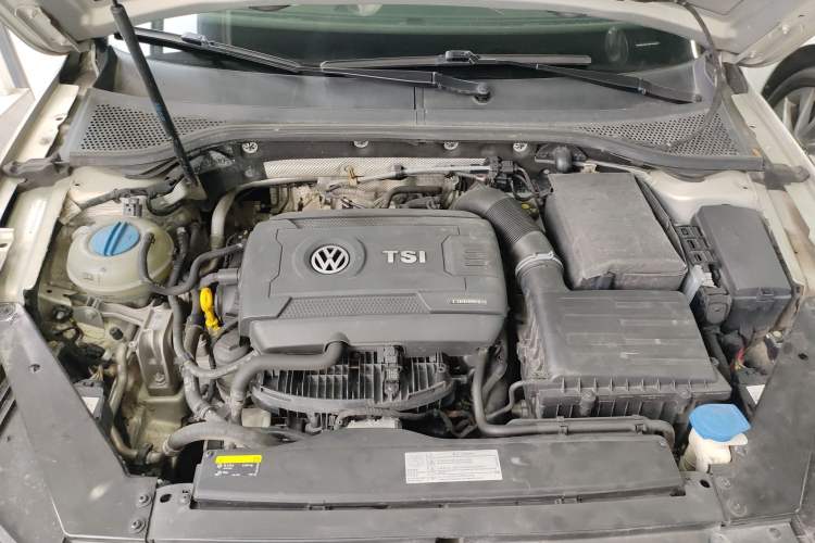 Used Volkswagen Magotan 2017 330TSI DSG Luxury Model Engine Bay