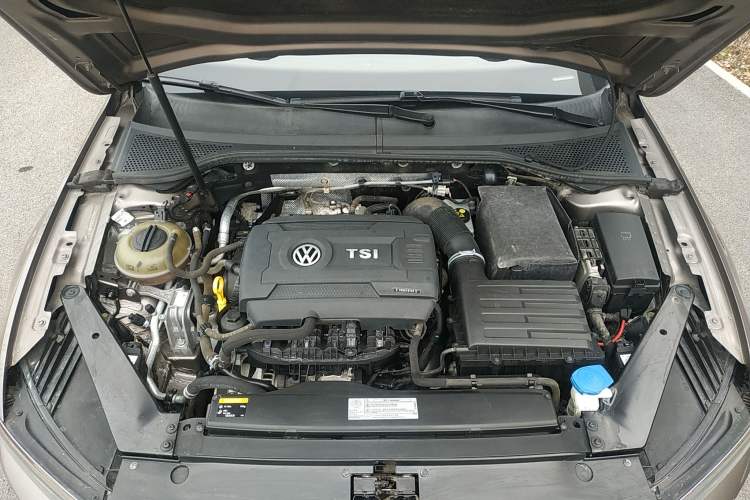 Used Volkswagen Magotan 2017 380TSI DSG Luxury Model Engine Bay