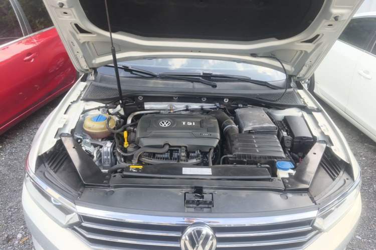 Used Volkswagen Magotan 2017 330TSI DSG Luxury Model Engine Bay
