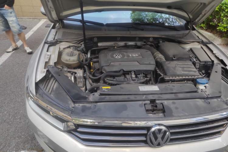 Used Volkswagen Magotan 2017 330TSI DSG Luxury Model Engine Bay Right