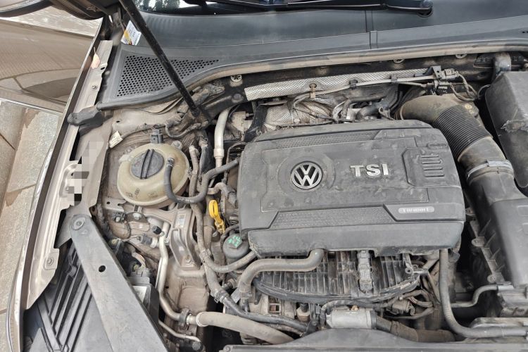 Used Volkswagen Magotan 2017 330TSI DSG Luxury Model Engine Bay Right