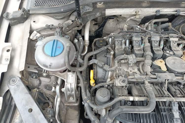 Used Volkswagen Magotan 2017 330TSI DSG Luxury Model Engine Bay Right