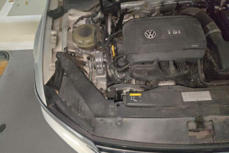 Used Volkswagen Magotan 2017 330TSI DSG Leading Model Engine Bay Right