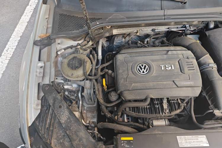 Used Volkswagen Magotan 2017 330TSI DSG Luxury Model Engine Bay Right