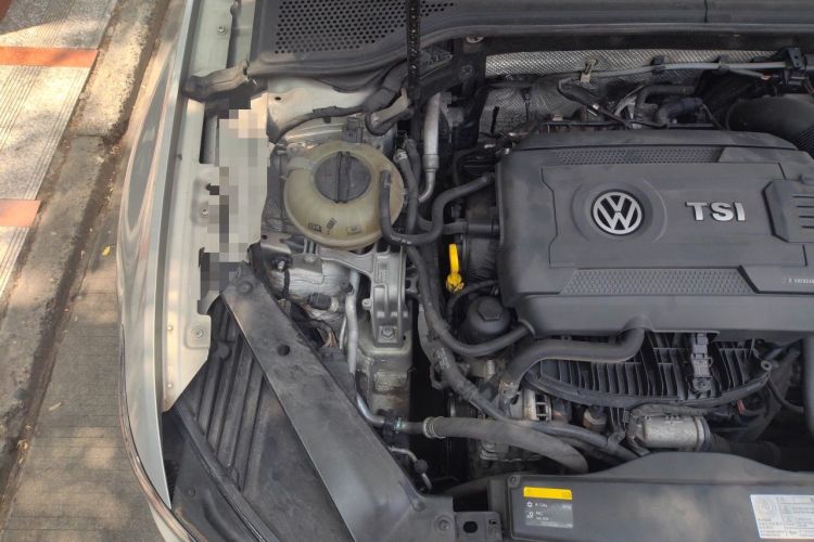 Used Volkswagen Magotan 2017 330TSI DSG Luxury Model Engine Bay Right