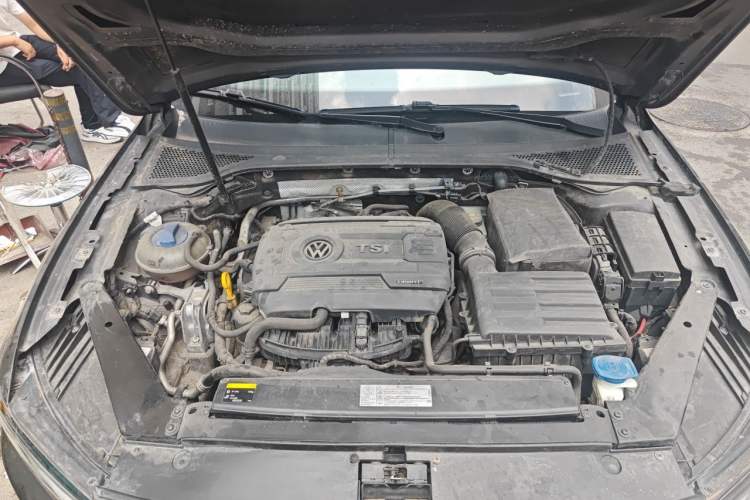Used Volkswagen Magotan 2017 330TSI DSG Luxury Model Engine Bay Right