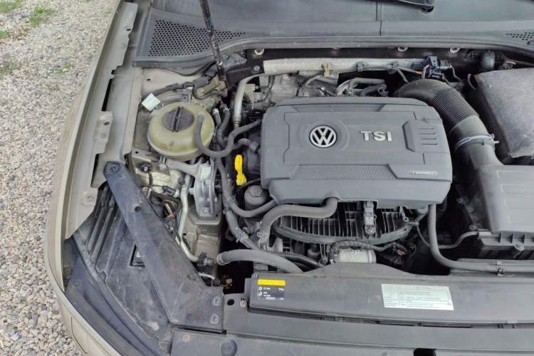 Used Volkswagen Magotan 2017 330TSI DSG Luxury Model Engine Bay Right