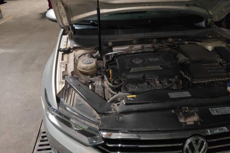 Used Volkswagen Magotan 2017 330TSI DSG Luxury Model Engine Bay Right