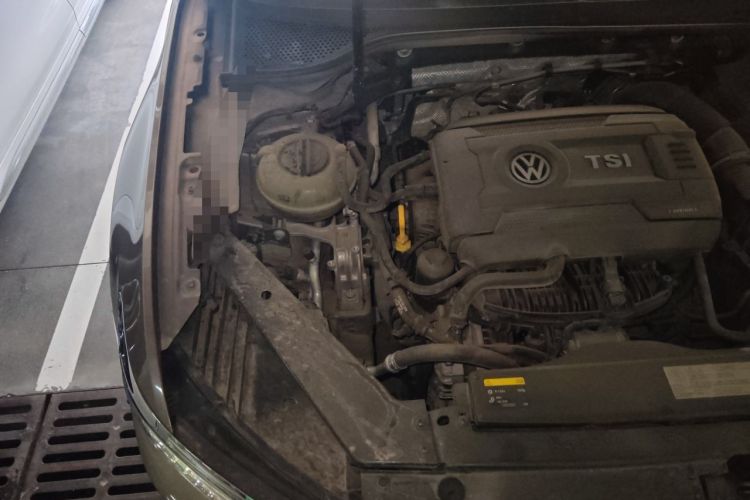 Used Volkswagen Magotan 2017 330TSI DSG Luxury Model Engine Bay Right