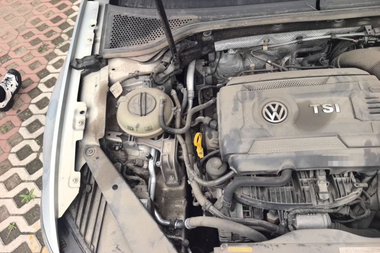 Used Volkswagen Magotan 2017 330TSI DSG Luxury Model Engine Bay Right