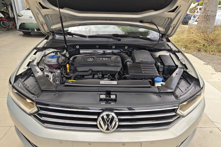 Used Volkswagen Magotan 2017 330TSI DSG Leading Model Engine Bay