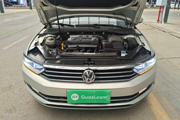 Used Volkswagen Magotan 2017 330TSI DSG Luxury Model Engine Bay