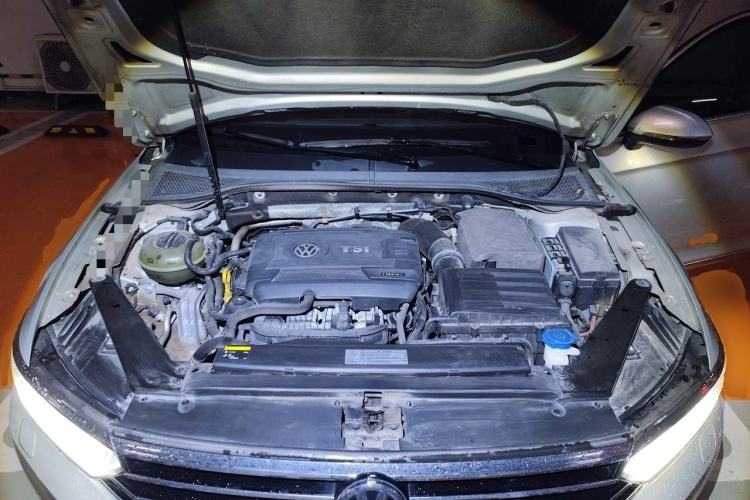 Used Volkswagen Magotan 2017 380TSI DSG Prestige Edition Engine Bay