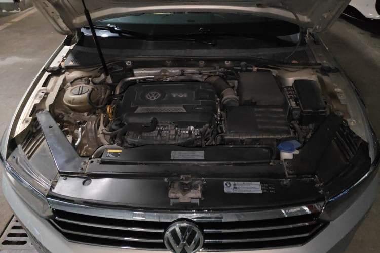 Used Volkswagen Magotan 2017 330TSI DSG Luxury Model Engine Bay