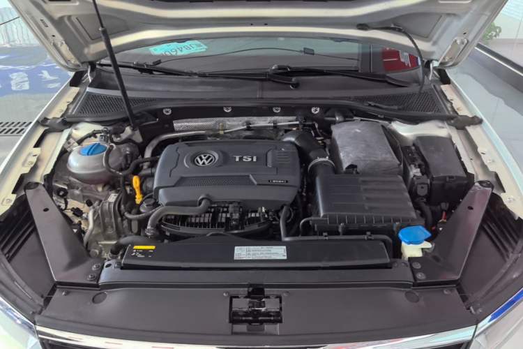 Used Volkswagen Magotan 2017 330TSI DSG Luxury Model Engine Bay