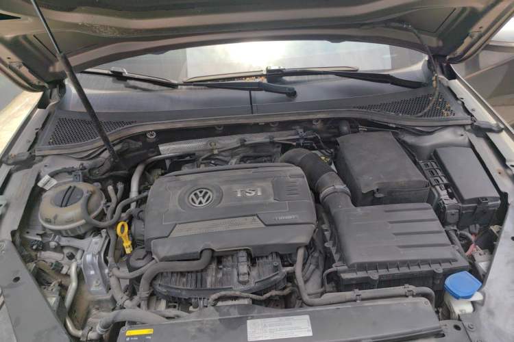 Used Volkswagen Magotan 2017 330TSI DSG Luxury Model Engine Bay