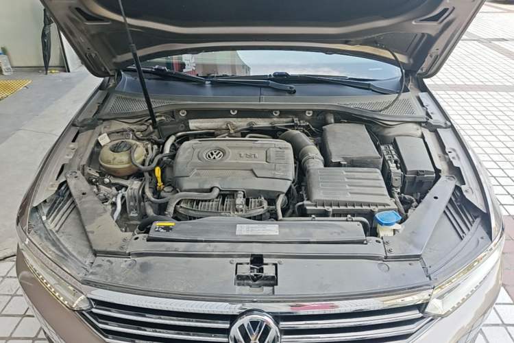 Used Volkswagen Magotan 2017 330TSI DSG Luxury Model Engine Bay