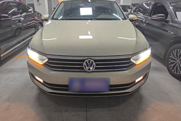 Used Volkswagen Magotan 2017 330TSI DSG Luxury Model Front