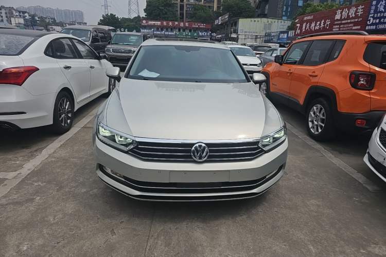 Used Volkswagen Magotan 2017 330TSI DSG Luxury Model Front
