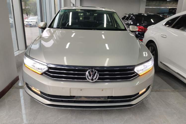 Used Volkswagen Magotan 2017 330TSI DSG Luxury Model Front