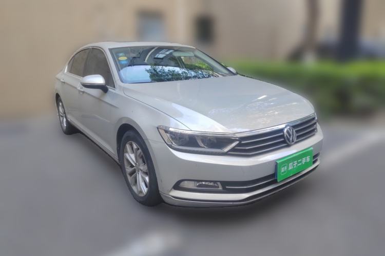 Used Volkswagen Magotan 2017 330TSI DSG Luxury Model Front Right 45 Deg