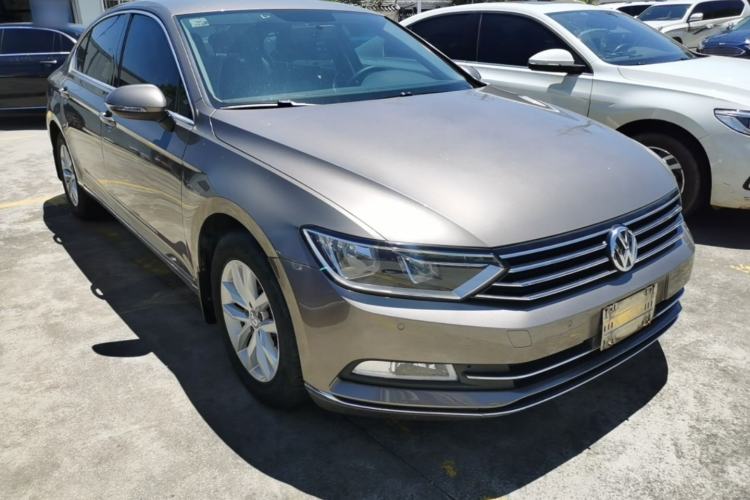 Used Volkswagen Magotan 2017 330TSI DSG Leading Model Front Right 45 Deg