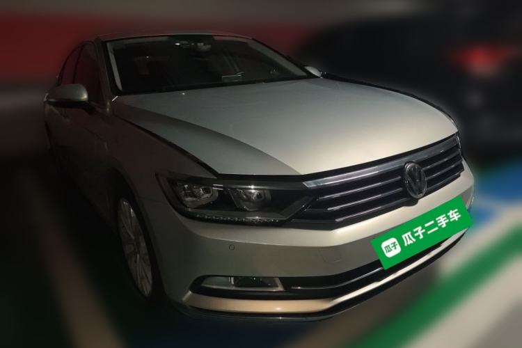 Used Volkswagen Magotan 2017 380TSI DSG Luxury Model Front Right 45 Deg
